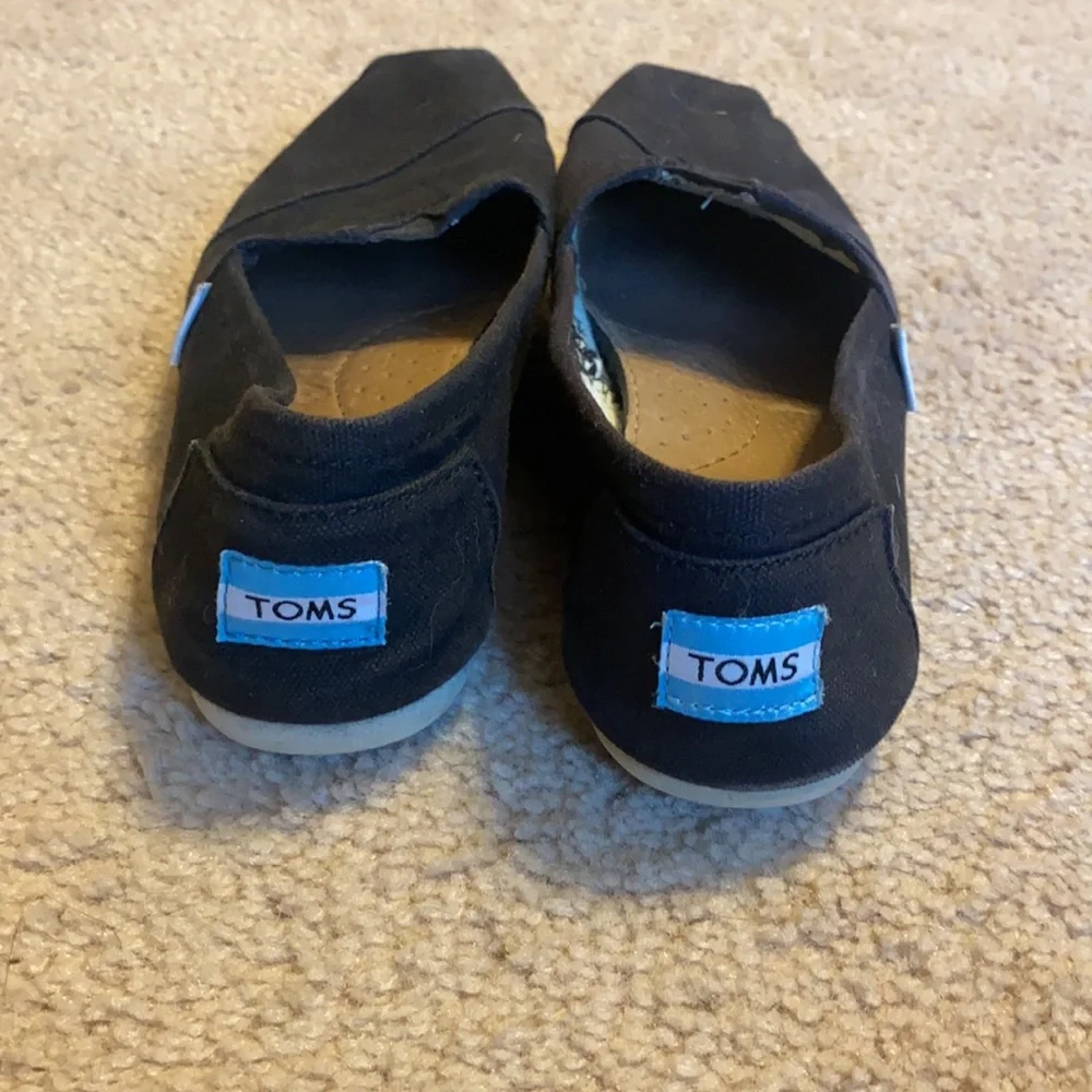 Toms - Picture 2 of 3